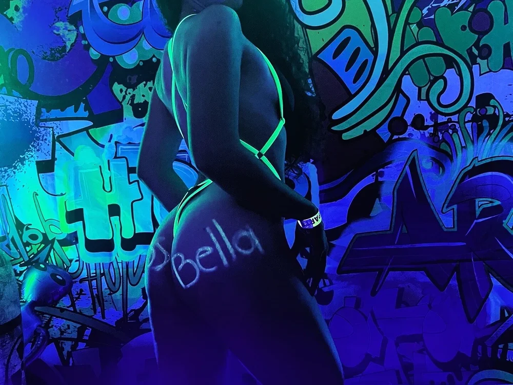 MissBella09's Offline Chat Room