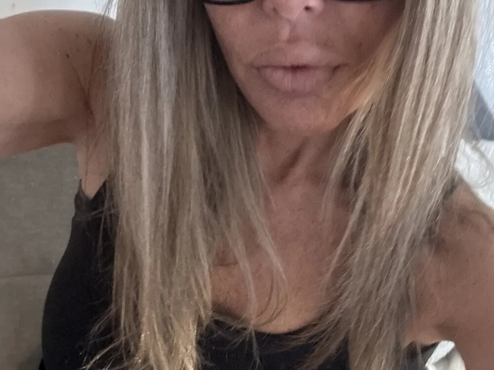 ALEXADANIELLE offline XXX-chat