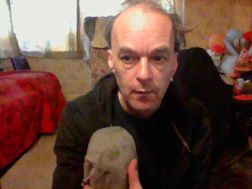 nice6incs: συνομιλία ΧΧΧ εκτός σύνδεσης