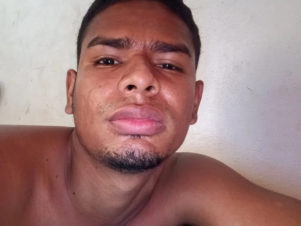 kevin200212 Chat XXX offline