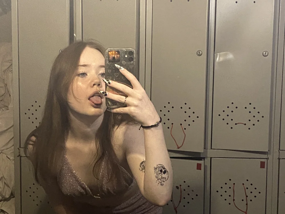 LauraLewiss' Offline XXX Chat