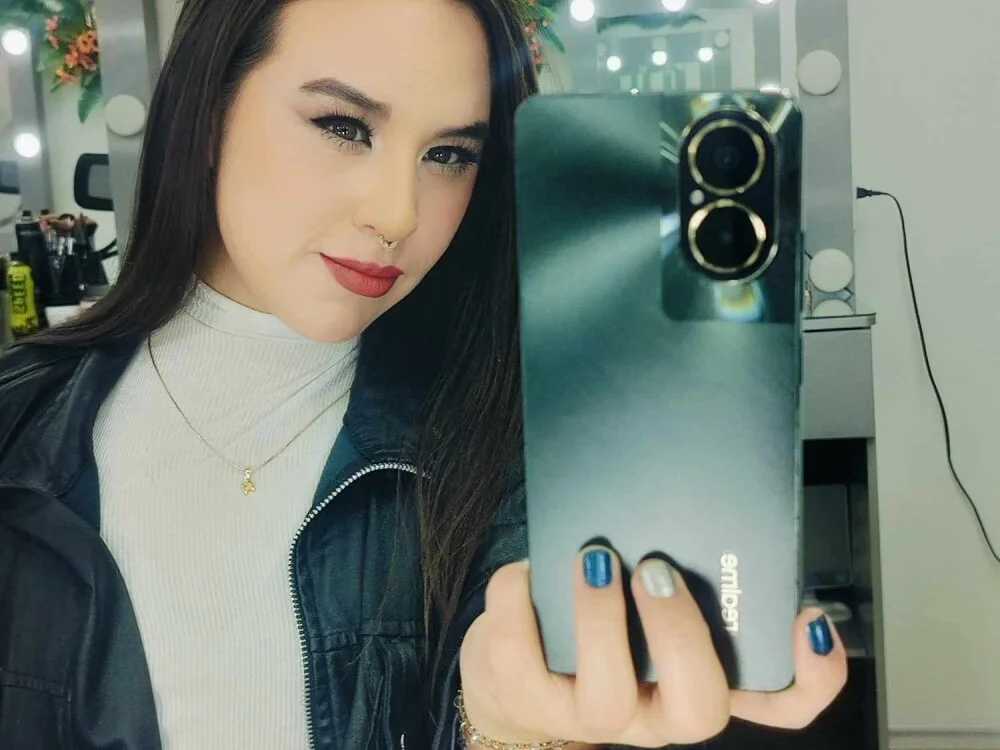 AARON_ATHENEAA's Offline XXX Chat