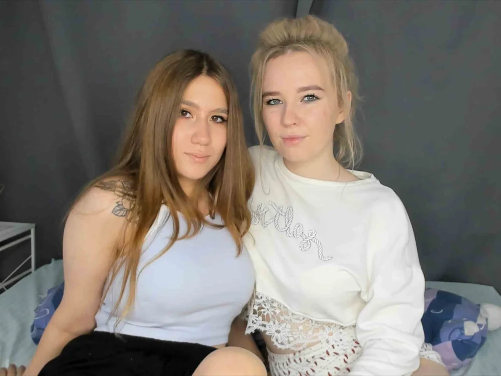 AnitaDebbie's Offline Chat Room