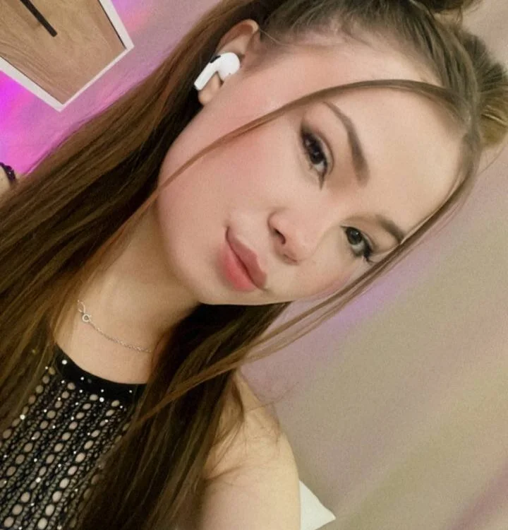 ScarletGlow18's Offline Chat Room