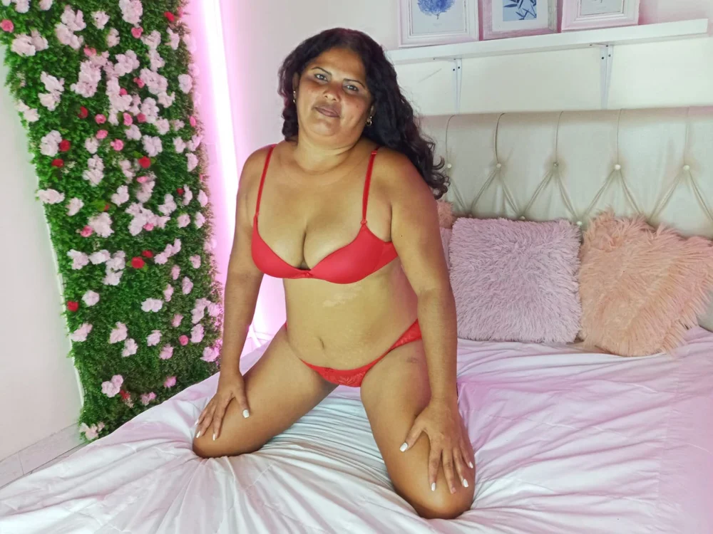 YanethMilf's Offline XXX Chat