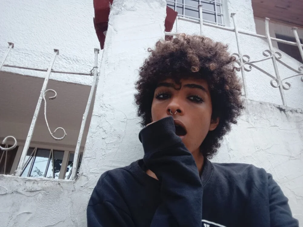 دردشة Violett_Salvatore الجنسية دون اتصال