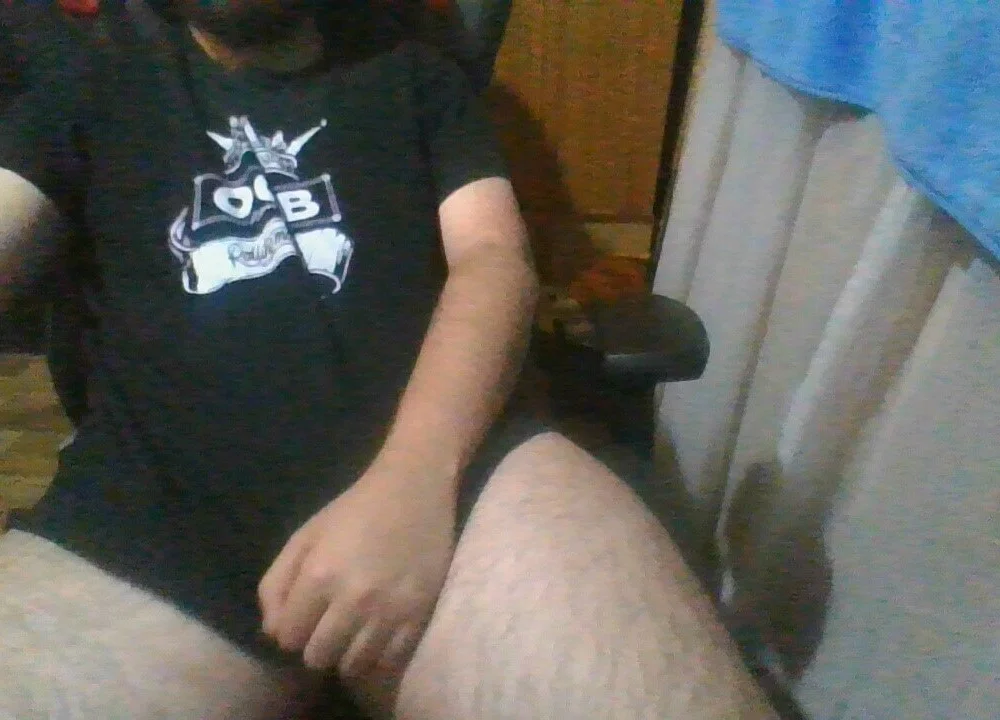 comodoz14's Offline Chat Room