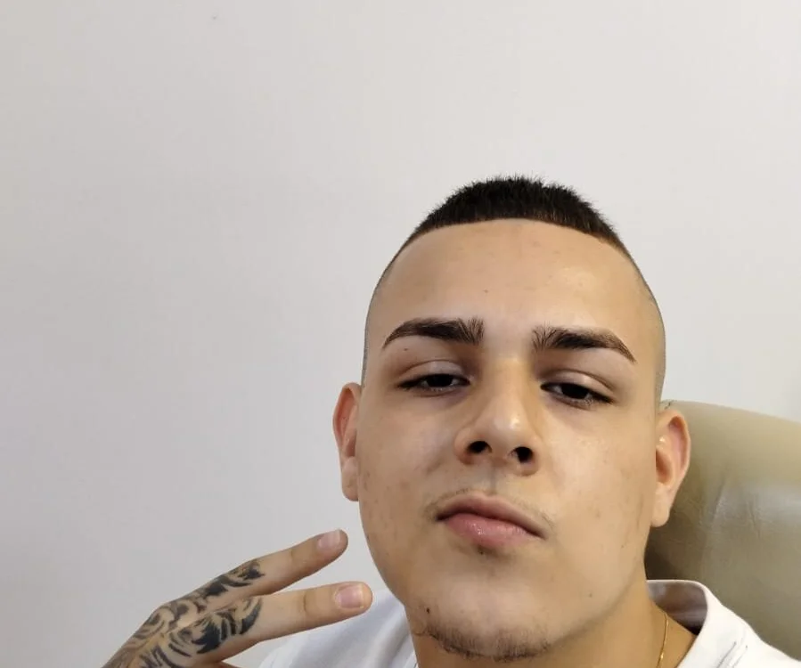 Logan_grey19's Offline Chat Room