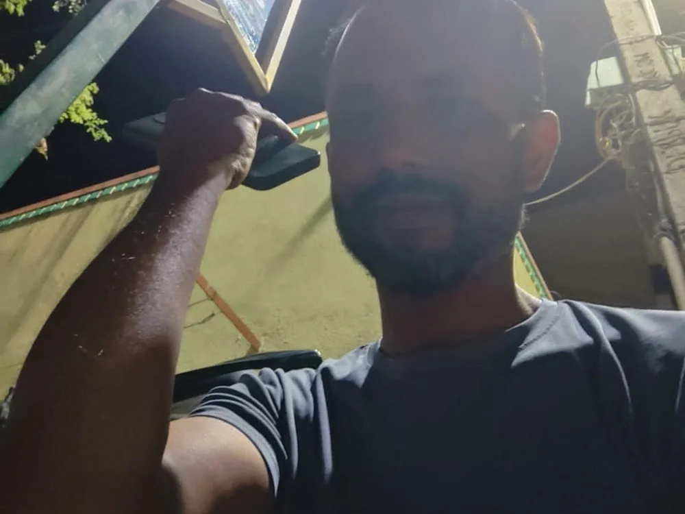 Sanjay19881 Adlı Modelin Çevrimdışı XXX Sohbeti