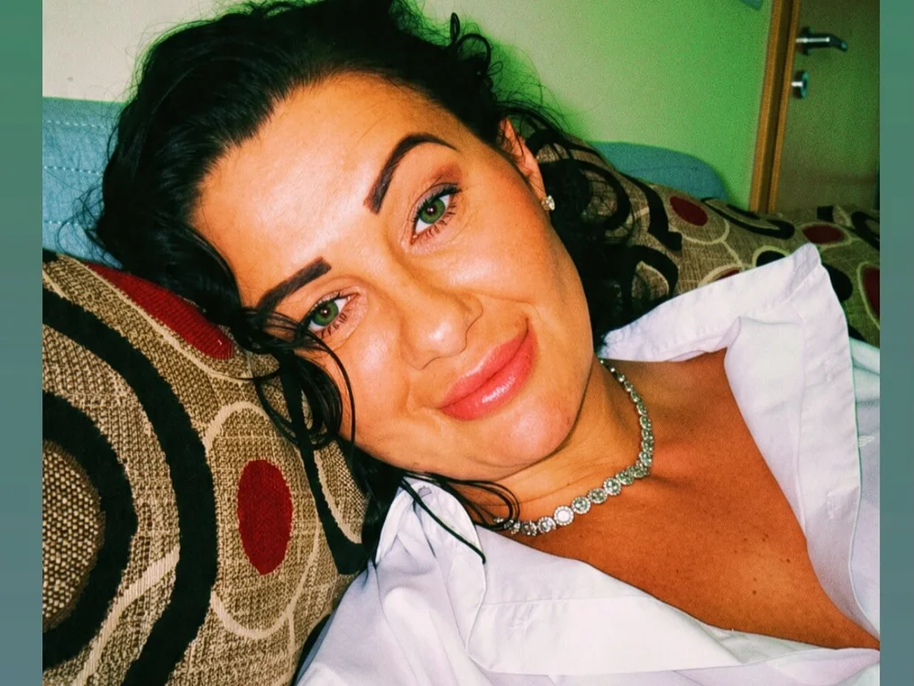 IRISWHITE17 Adlı Modelin Çevrimdışı XXX Sohbeti