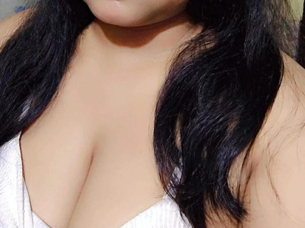 Hott_Sayma Offline XXX-Chat