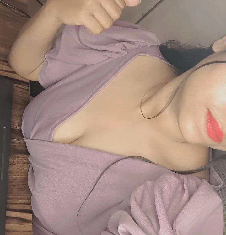 Hotty_Tia offline chatrum