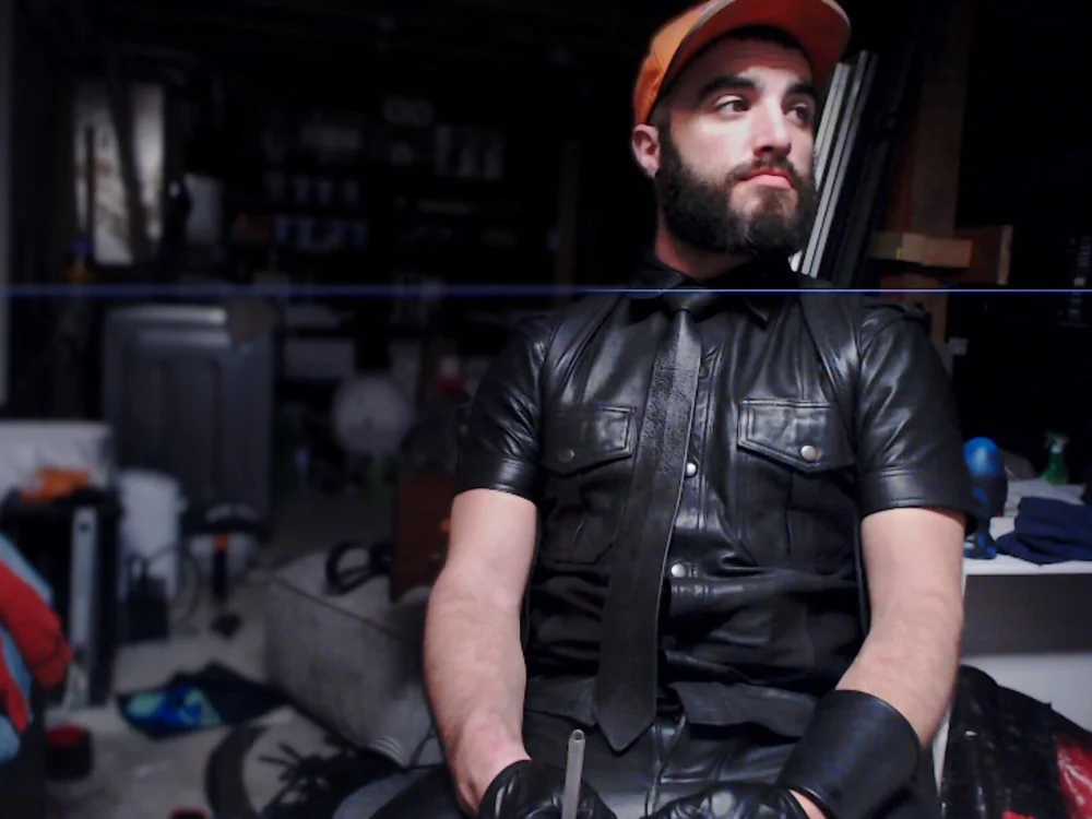 leatherpupmtl offline chatrum