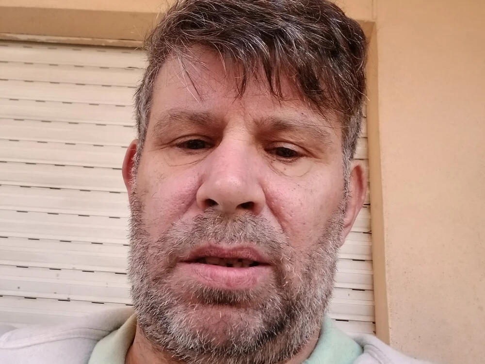 stud2512 Offline XXX-Chat