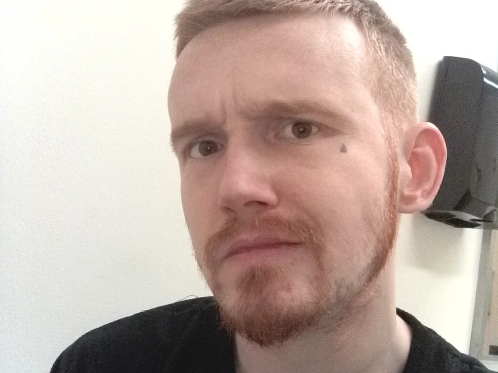 Reddd1995's Offline Chat Room