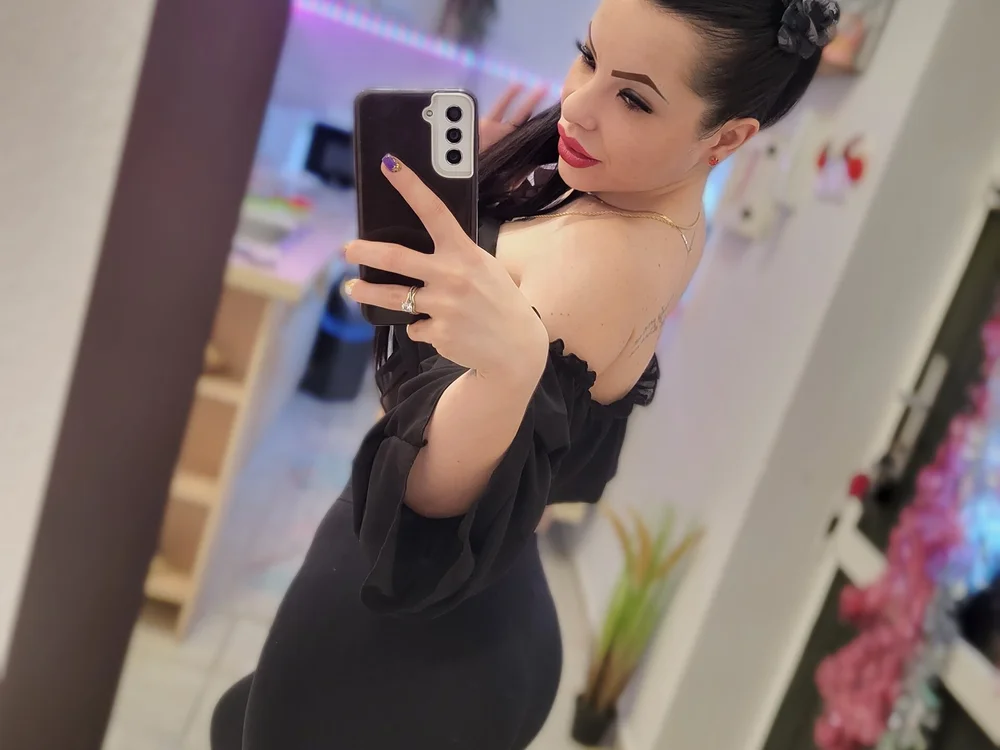 Rose_Roses_'s Offline Chat Room
