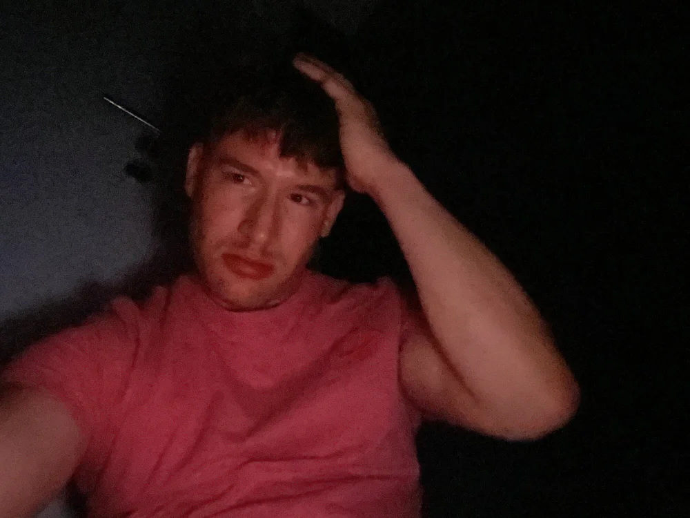 SlutBoyKinky's Offline Chat Room