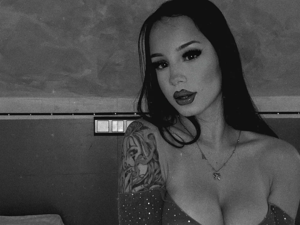 دردشة LorenaAmiraa الجنسية دون اتصال