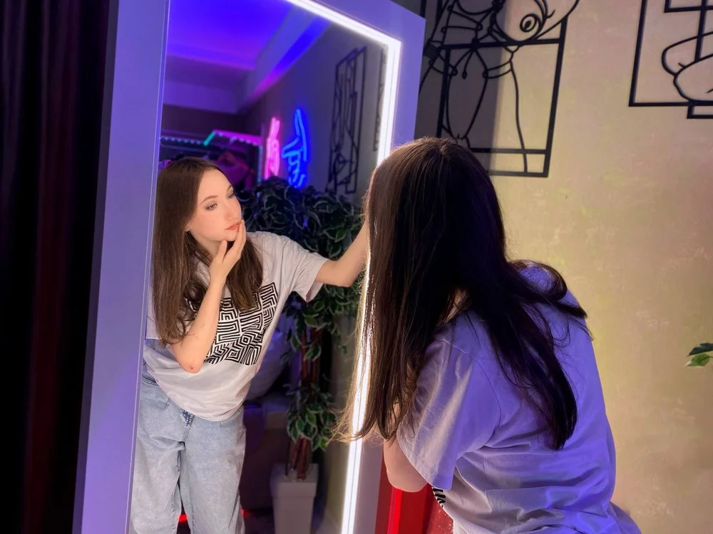 BuzzKilla99's Offline XXX Chat