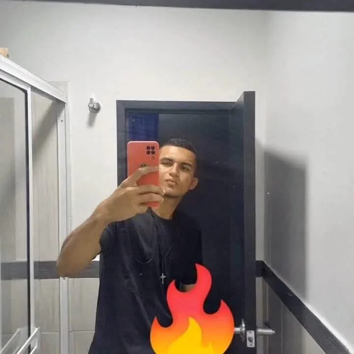 GabrielWolf_nom Adlı Modelin Çevrimdışı XXX Sohbeti