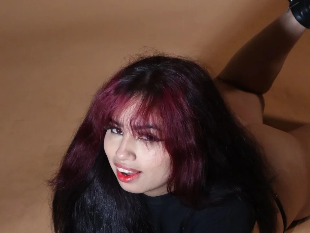 Nicolee_croft's Offline Chat Room