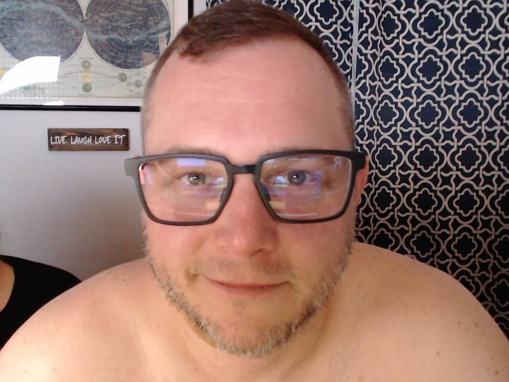 DesiresUnleashed's Offline Chat Room