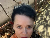 eveline_james' Offline Chat Room