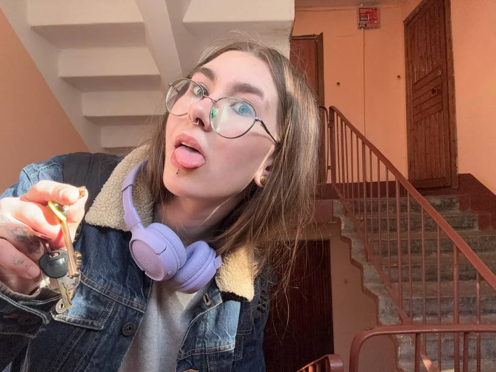 her_own_path's Offline Chat Room