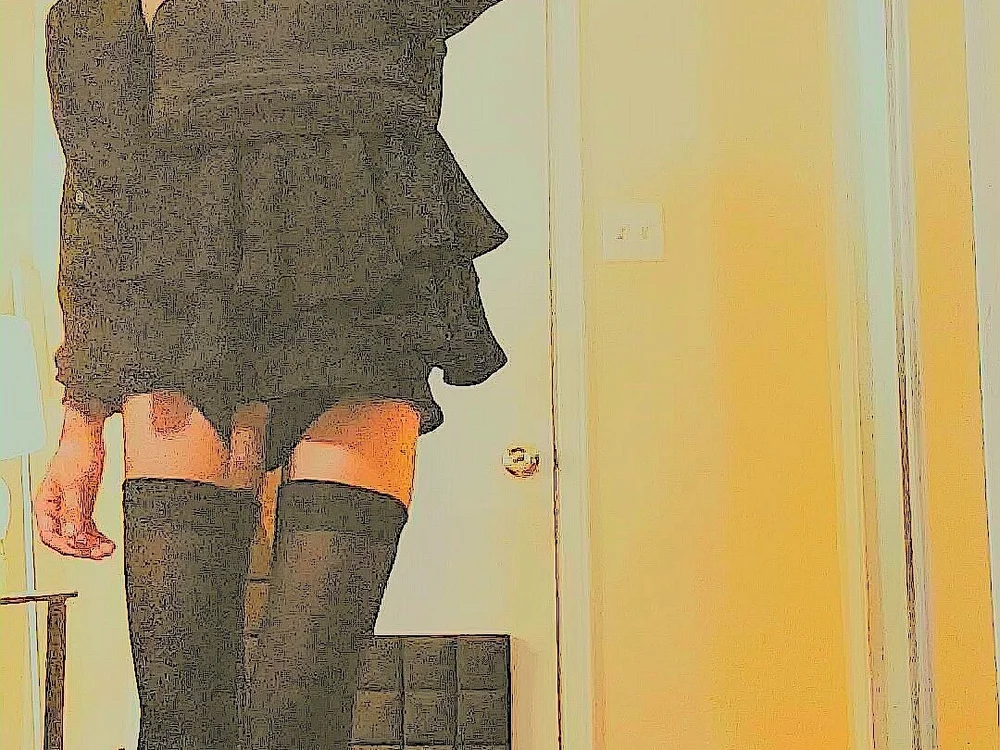 MiaMoore888's most recent online preview