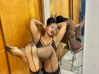 kimreigns's webcam live show