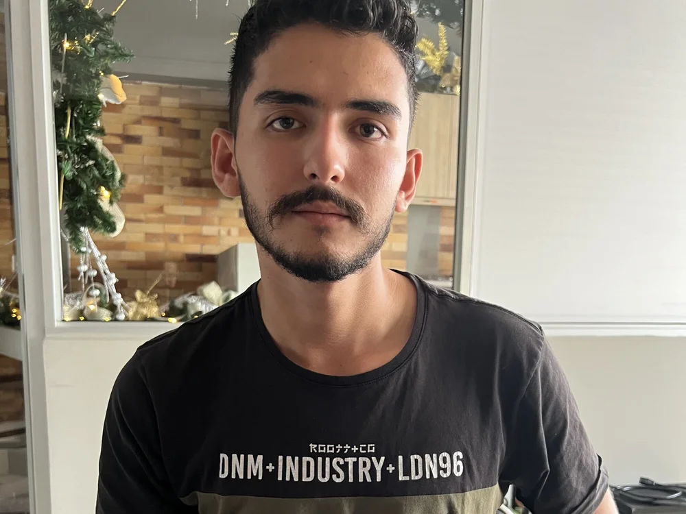 andrew-russo's Offline Chat Room