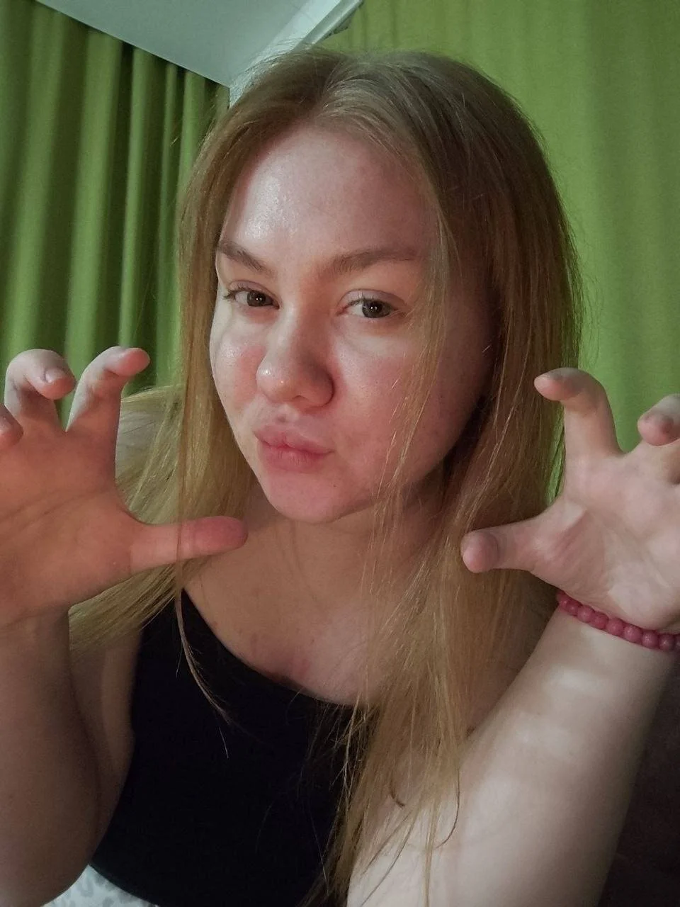 AlexaaBee cover photo
