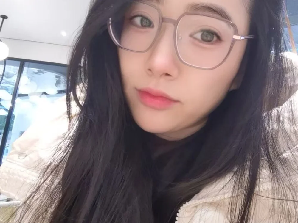 weiweiya-00 Obrolan XXX Offline