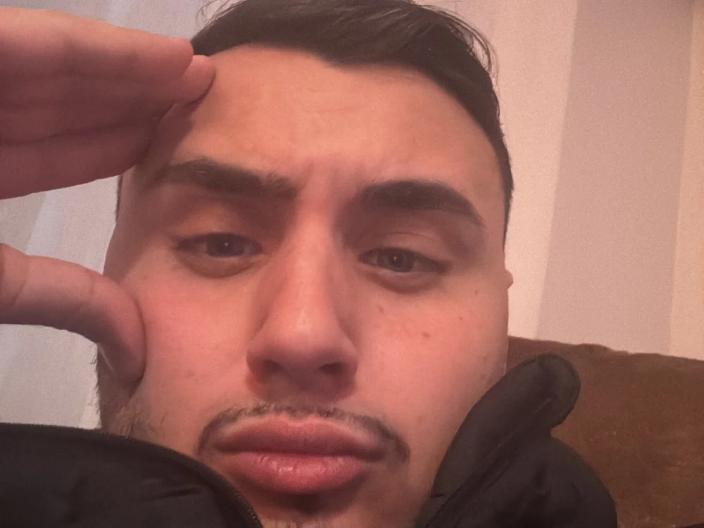 miguelito_23's Offline XXX Chat
