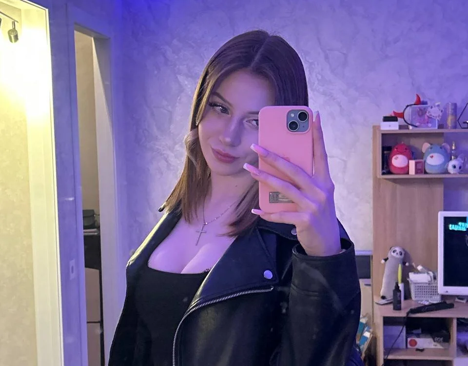 دردشة Rosalielue الجنسية دون اتصال