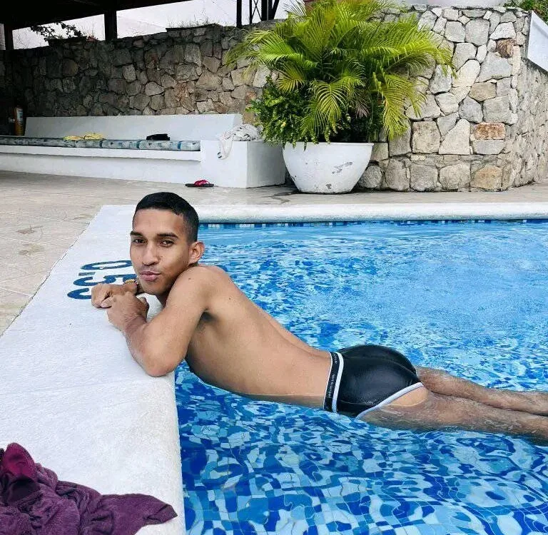 Alejandrapp09's Offline XXX Chat