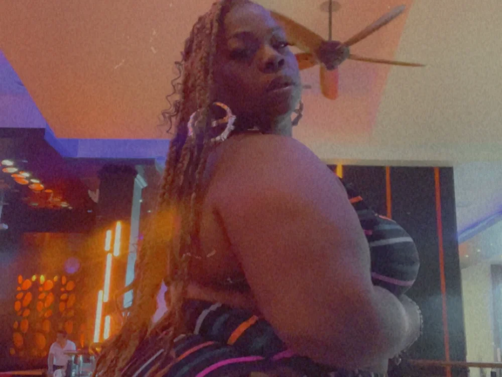 LivingSingle's Offline Chat Room