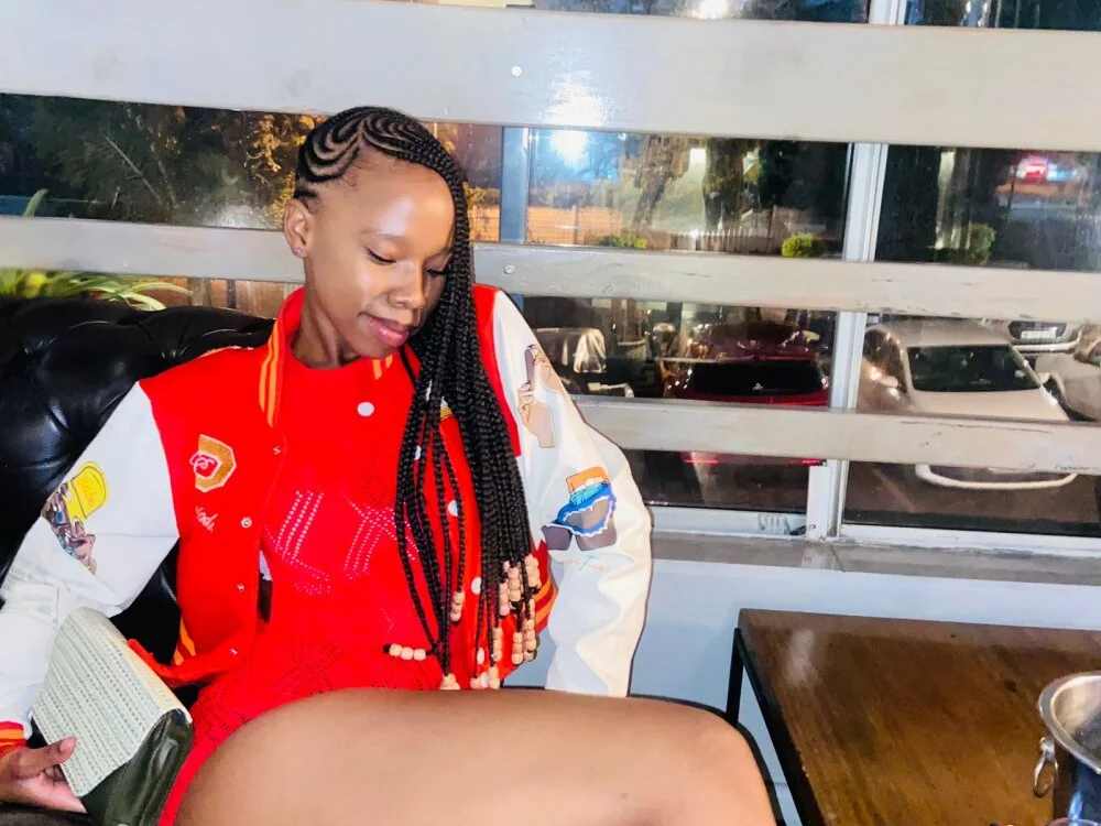 دردشة pureev23Bigmomma الجنسية دون اتصال