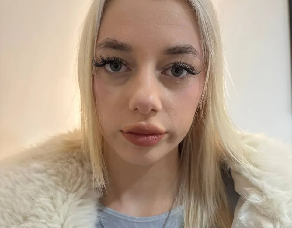 ElenaVelvet's Offline Chat Room