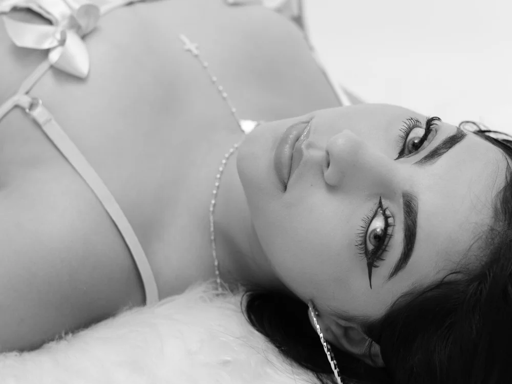 naila_rosse offline chatrum