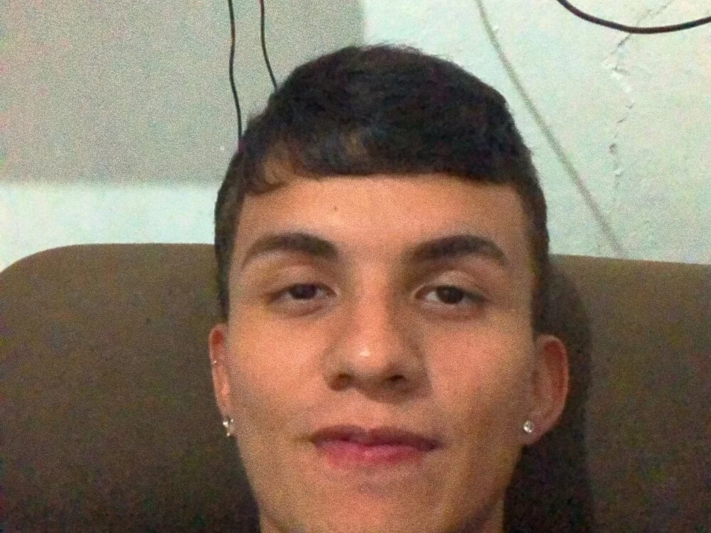 gabrielzinnnn085 Offline XXX Chat