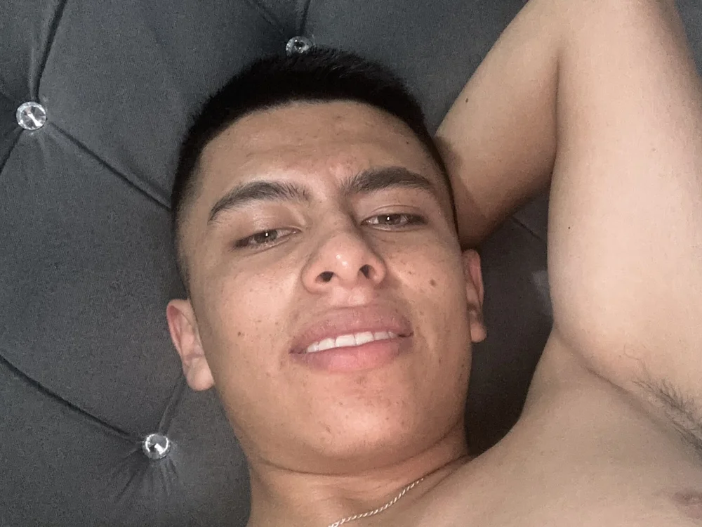 Colombiano2005's Offline Chat Room