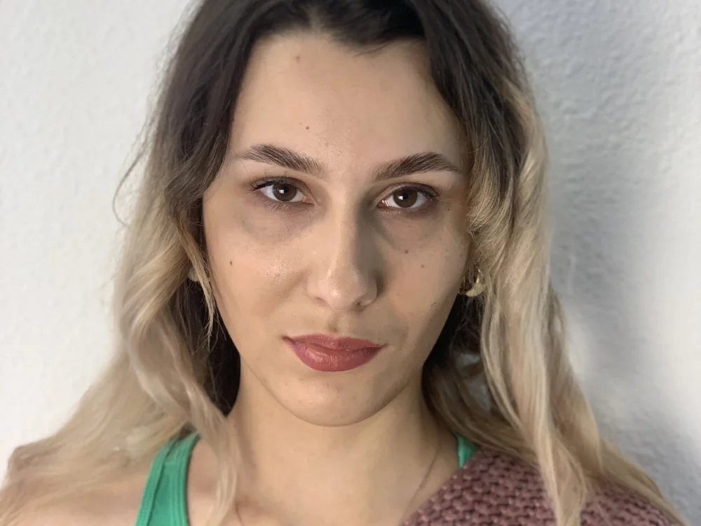MonessaBarbie's Offline Chat Room