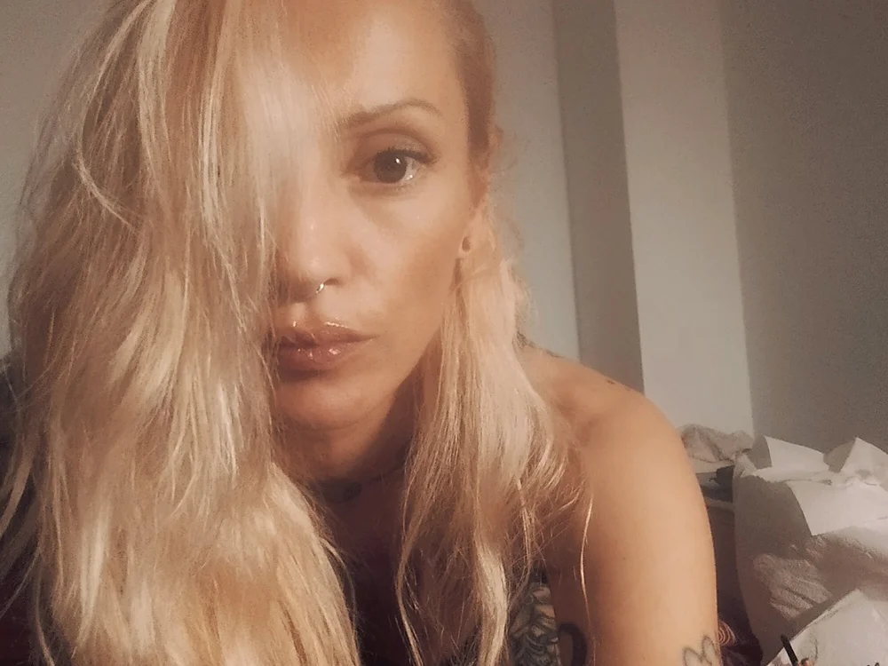 Malessia12's Offline XXX Chat