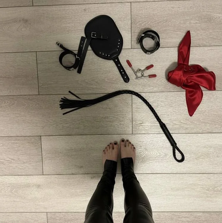 domina_ella Offline XXX-Chat