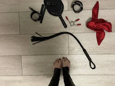 domina_ella