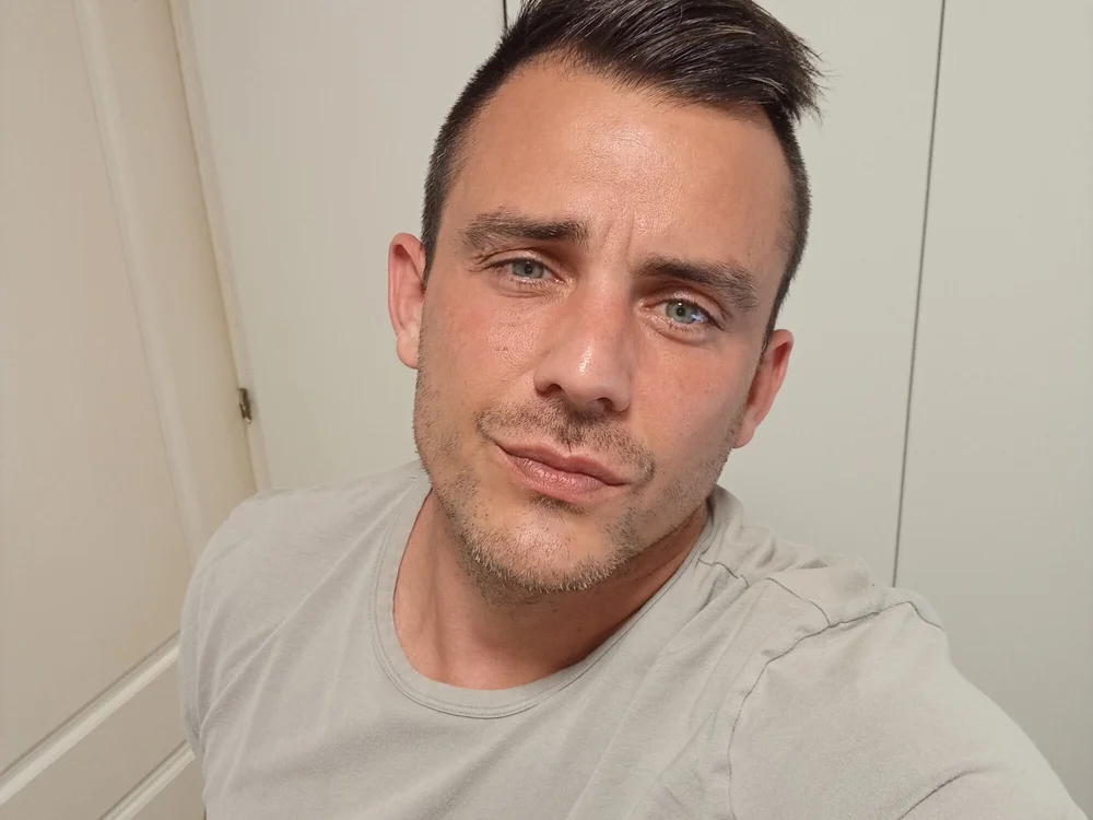 latinblueboy's Offline XXX Chat