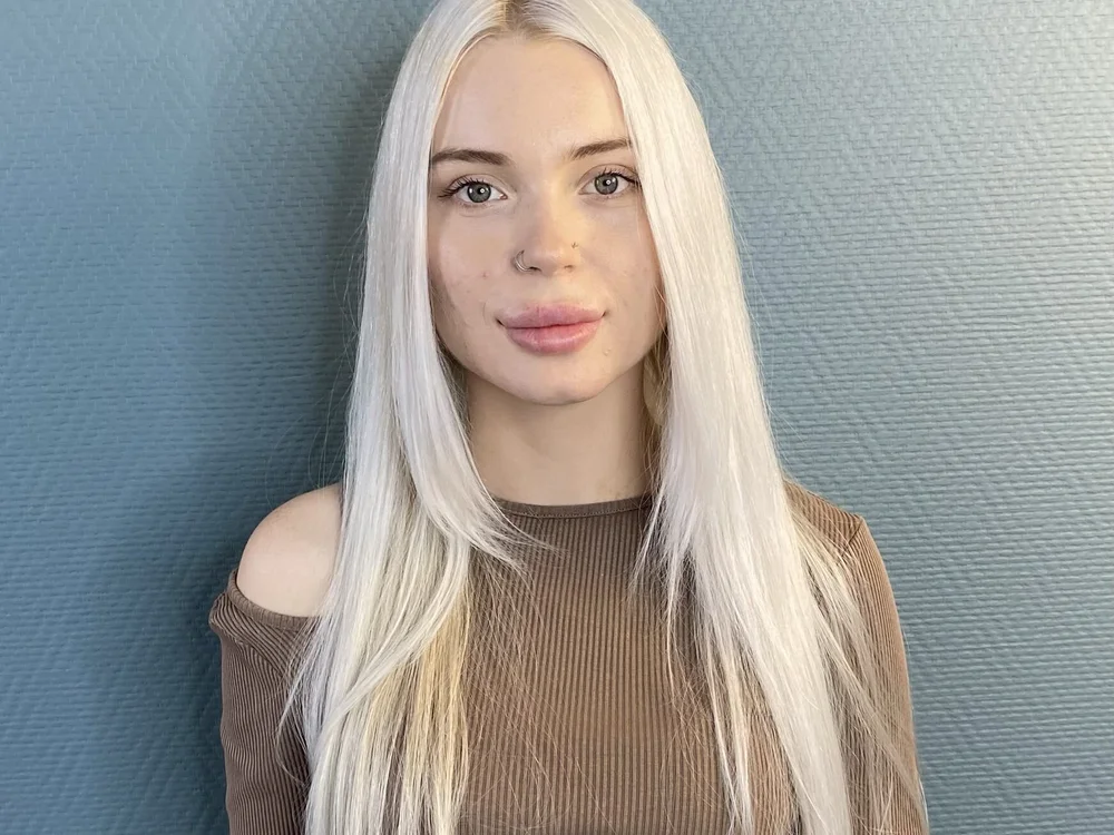 SilviaBackaby's Offline Chat Room