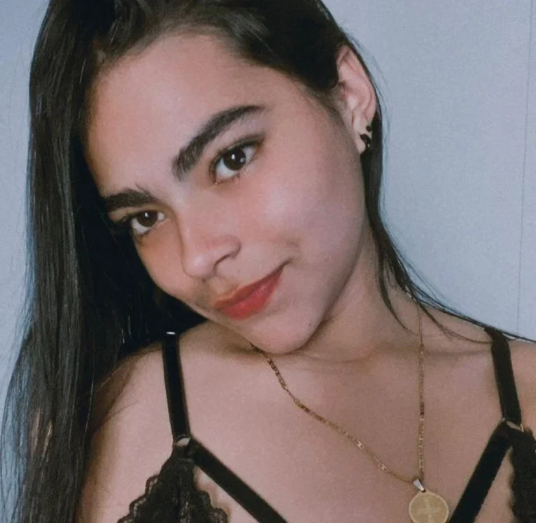 ilana_pussyplayn Offline XXX chat