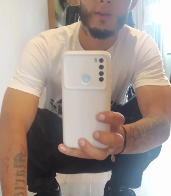 Offline chatovací místnost guymonstercock